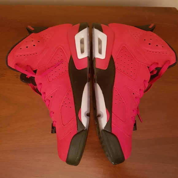 AIR JORDAN 6 RETRO "TORO BRAVO" - Picture 9 of 11